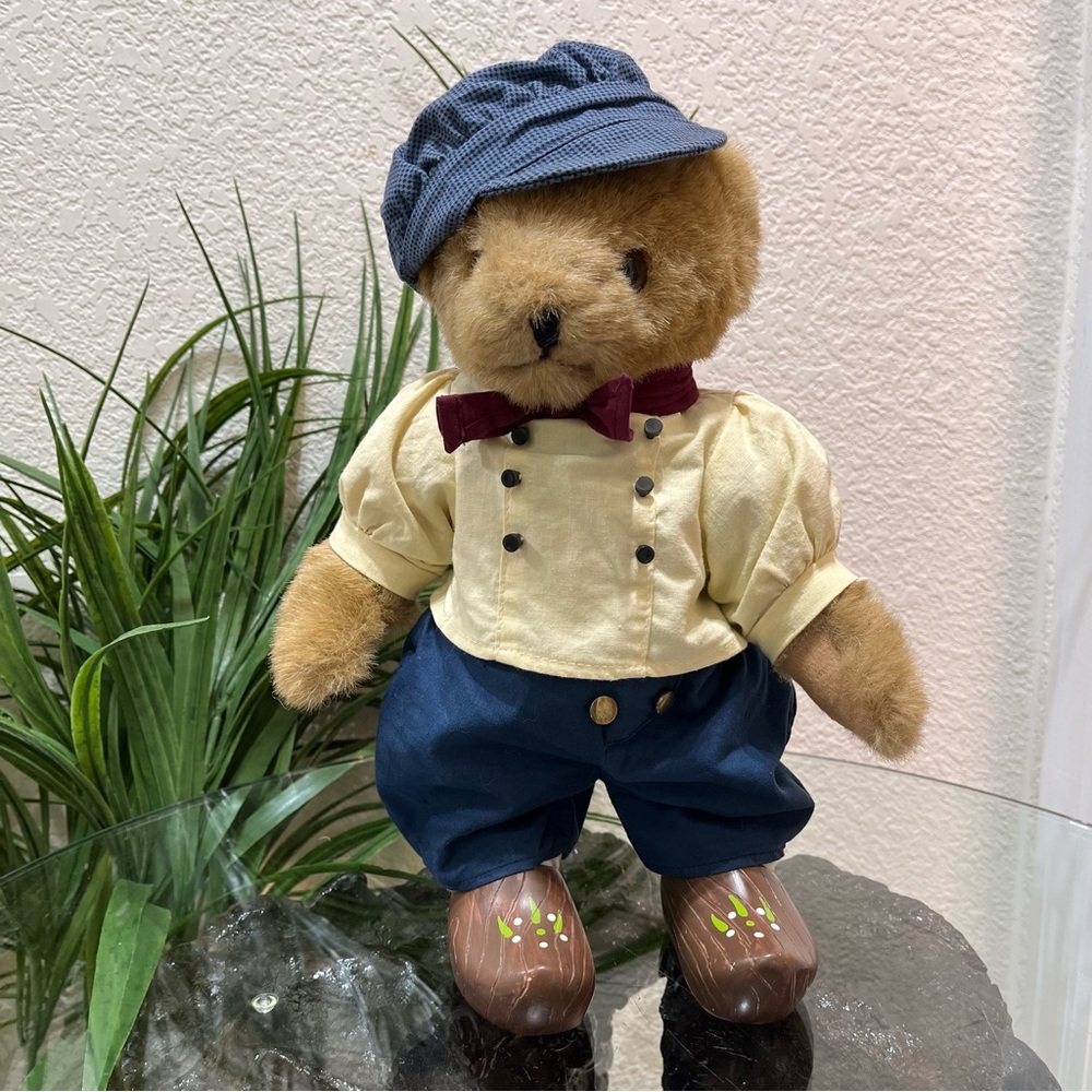 🧸Vintage🧸 Tender Hearts Treasures Teddy Bear With Clay Clogs  13”